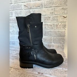 Women’s combat boot size 9 (never worn)